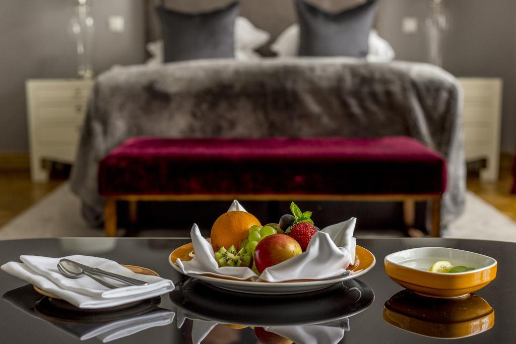 St. Petersbourg Hotel - Small Luxury Hotels Of The World Tallinn Buitenkant foto