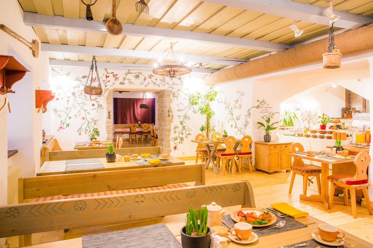 St. Petersbourg Hotel - Small Luxury Hotels Of The World Tallinn Buitenkant foto